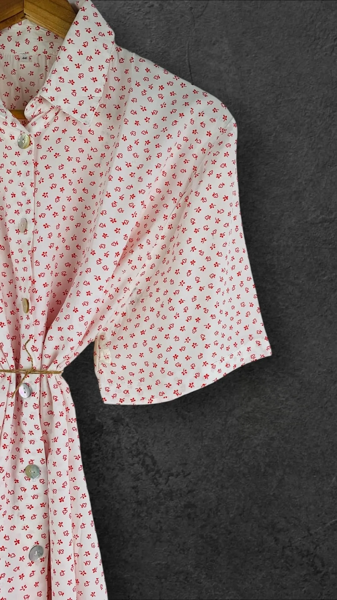 THE UNTAGGED BUTTON UP VINTAGE  SHIRT