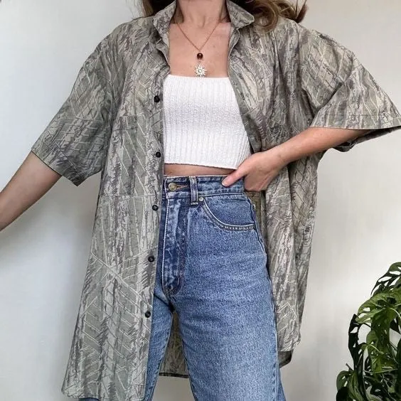 THE UNTAGGED BUTTON UP VINTAGE  SHIRT