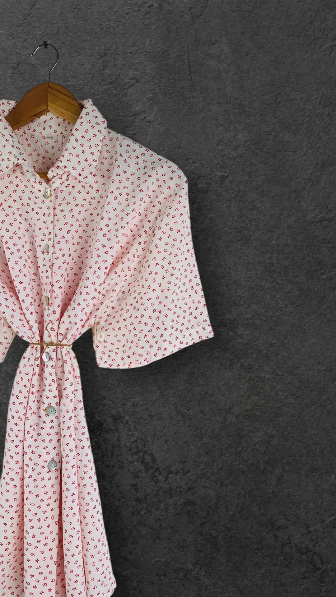 THE UNTAGGED BUTTON UP VINTAGE  SHIRT